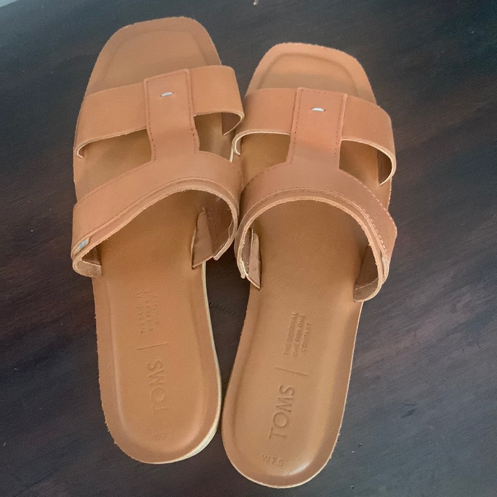 TOMS leather sandal